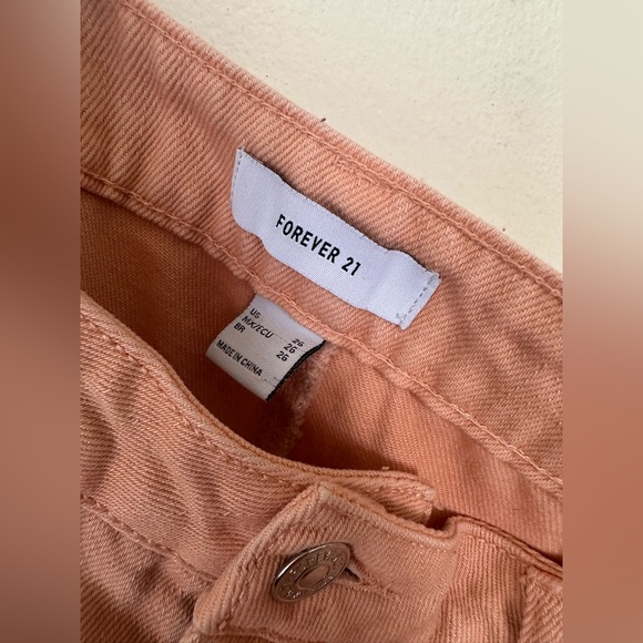 Forever 21 peach cargo pants size 26. - Picture 4 of 7